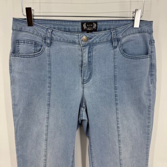 AZI New York Women's Size 8 Light Wash Scalloped Hem Bootcut Jeans 30 x 30 - Picture 2 of 8